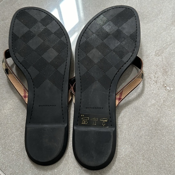 Authentic Burberry leather Sandals ! - Picture 4 of 5